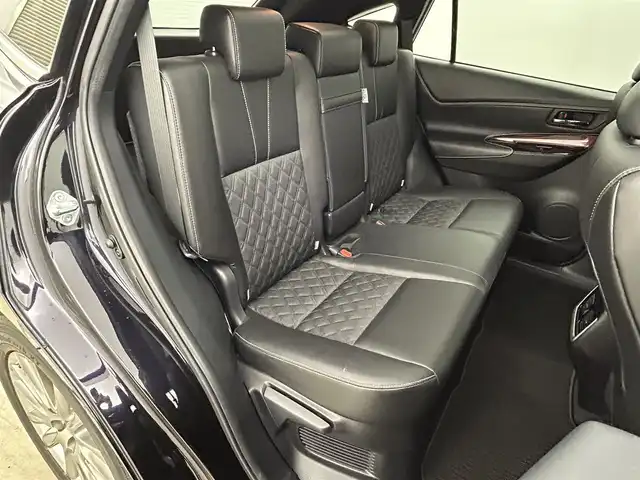 トヨタ ハリアー プレミアム 岡山県 2015(平27)年 6.7万km スパークリングブラックパールクリスタルシャイン サンルーフ/ALPINE9インチナビ（EX900）/・FM/AM/Bluetooth/フルセグ/CD/DVD/バックカメラ/アクセサリーコンセント/ハーフレザーシート/・パワーシート/パワーバックドア/前後ドライブレコーダー/ビルトインETC/LEDヘッドライト/・フォグライト/トヨタセーフティーセンス/・プリクラッシュセーフティ/・レーンディパーチャーアラート/・クルーズコントロール/・オートマチックハイビーム/純正18インチアルミ/純正フロアマット