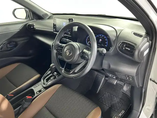 トヨタ ヤリスクロス Z アドベンチャー 佐賀県 2023(令5)年 1.2万km ブラックマイカ/プラチナホワイトパールマイカ 純正8インチディスプレイオーディオ（ナビキット付き）/Bluetooth/全方位カメラ/ビルトインETC/レーダークルーズコントロール/運転席・助手席シートヒーター/運転席パワーシート/ステアリングヒーター/トヨタセーフティーセンス/パーキングサポートブレーキ/プリクラッシュセーフティー/ブラインドスポットモニター/クリアランスソナー/電子パーキングブレーキ/オートブレーキホールド
