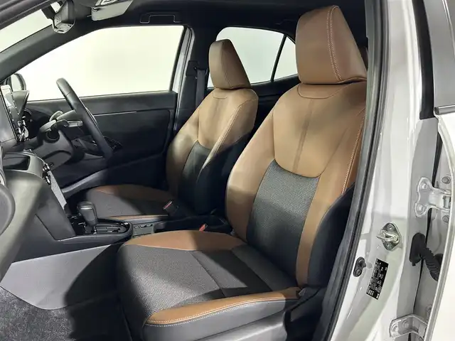 トヨタ ヤリスクロス Z アドベンチャー 佐賀県 2023(令5)年 1.2万km ブラックマイカ/プラチナホワイトパールマイカ 純正8インチディスプレイオーディオ（ナビキット付き）/Bluetooth/全方位カメラ/ビルトインETC/レーダークルーズコントロール/運転席・助手席シートヒーター/運転席パワーシート/ステアリングヒーター/トヨタセーフティーセンス/パーキングサポートブレーキ/プリクラッシュセーフティー/ブラインドスポットモニター/クリアランスソナー/電子パーキングブレーキ/オートブレーキホールド