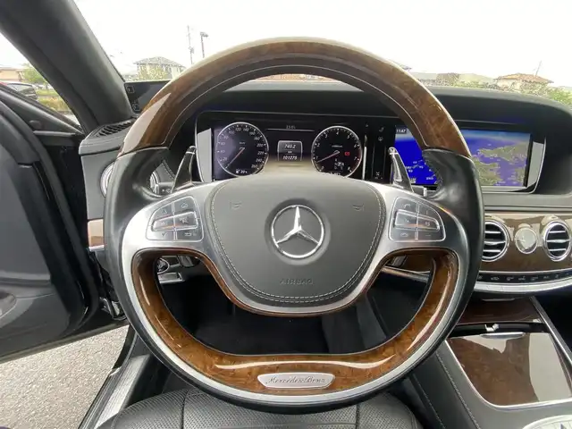 メルセデス・ベンツ Ｓ５５０Ｌ AMGライン 福岡県 2013(平25)年 10.2万km 黒 ・サンルーフ/・アダプティブクルーズコントロール/・純正HDDナビ/USB/Bluetooth/CD/・全方位カメラ/・黒革シート/シートヒーター/・社外ドライブレコーダー/・フルセグ/・ETC/・純正20AW/・プッシュスタート/・パーキングアシスト/・アイドリングストップ/・スマートキー/・パワーシート/・オートライト/・LEDライト/・後席モニター