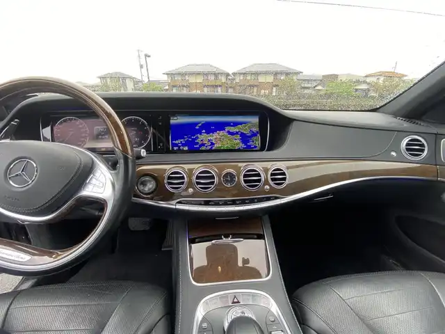 メルセデス・ベンツ Ｓ５５０Ｌ AMGライン 福岡県 2013(平25)年 10.2万km 黒 ・サンルーフ/・アダプティブクルーズコントロール/・純正HDDナビ/USB/Bluetooth/CD/・全方位カメラ/・黒革シート/シートヒーター/・社外ドライブレコーダー/・フルセグ/・ETC/・純正20AW/・プッシュスタート/・パーキングアシスト/・アイドリングストップ/・スマートキー/・パワーシート/・オートライト/・LEDライト/・後席モニター