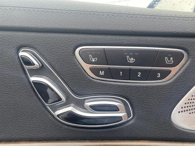 メルセデス・ベンツ Ｓ５５０Ｌ AMGライン 福岡県 2013(平25)年 10.2万km 黒 ・サンルーフ/・アダプティブクルーズコントロール/・純正HDDナビ/USB/Bluetooth/CD/・全方位カメラ/・黒革シート/シートヒーター/・社外ドライブレコーダー/・フルセグ/・ETC/・純正20AW/・プッシュスタート/・パーキングアシスト/・アイドリングストップ/・スマートキー/・パワーシート/・オートライト/・LEDライト/・後席モニター