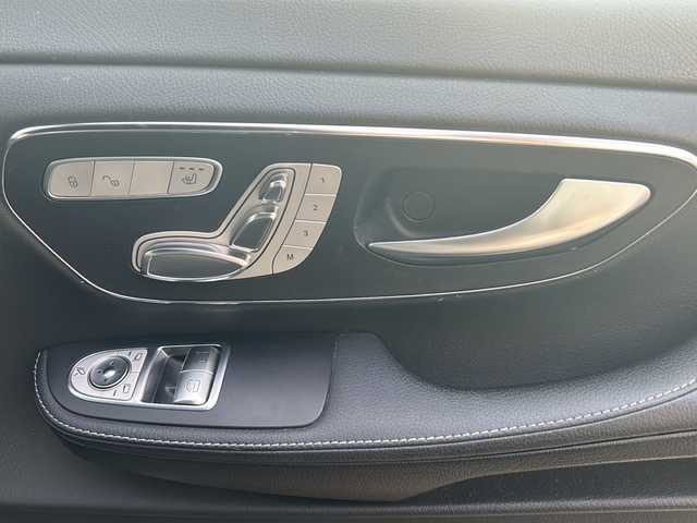 メルセデス・ベンツ Ｖ２２０ d スポーツ ロング 宮崎県 2017(平29)年 12.9万km 黒 純正ナビ（FM/TV/Bluetooth/USB）/全方位カメラ/ETC/サンルーフ/前席パワーシート/シートヒーター/両側パワースライドドア/前方ドライブレコーダー