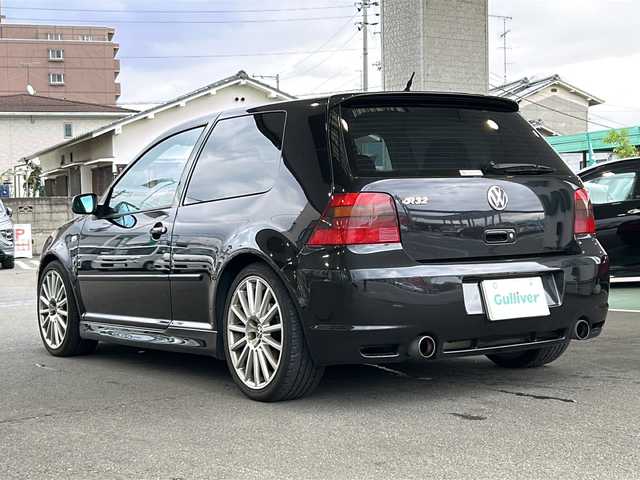 フォルクスワーゲン ゴルフ R32 愛媛県 2003(平15)年 10.6万km 黒 社外CDオーディオ/レザーシート/シートヒーター/ETC/4WD/6MT/リモコンキー/スペアキー/純正AW/純正フロアマット