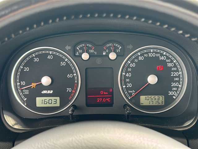 フォルクスワーゲン ゴルフ R32 愛媛県 2003(平15)年 10.6万km 黒 社外CDオーディオ/レザーシート/シートヒーター/ETC/4WD/6MT/リモコンキー/スペアキー/純正AW/純正フロアマット