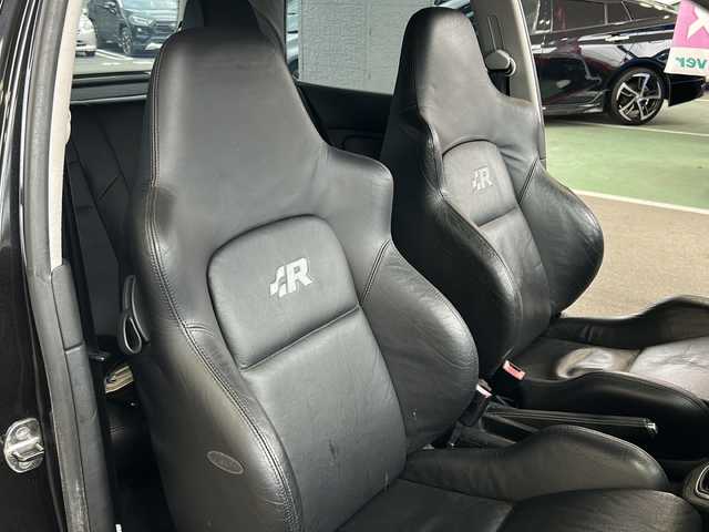 フォルクスワーゲン ゴルフ R32 愛媛県 2003(平15)年 10.6万km 黒 社外CDオーディオ/レザーシート/シートヒーター/ETC/4WD/6MT/リモコンキー/スペアキー/純正AW/純正フロアマット