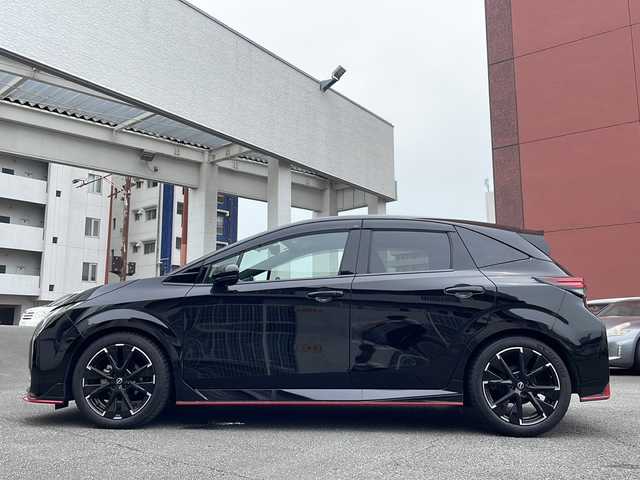 日産 オーラ ニスモ 宮崎県 2024(令6)年 0.6万km スーパーブラック ワンオーナー/登録時走行距離5259km/純正ナビ/（Apple Car Play/Android Auto/Bluetooth/HDMI/フルセグTV）/置くだけ充電/プロパイロット/アラウンドビューモニター/インテリジェントルームミラー/ステアリングヒーター/ビルトインETC/取説、記録簿/スペアキー１本