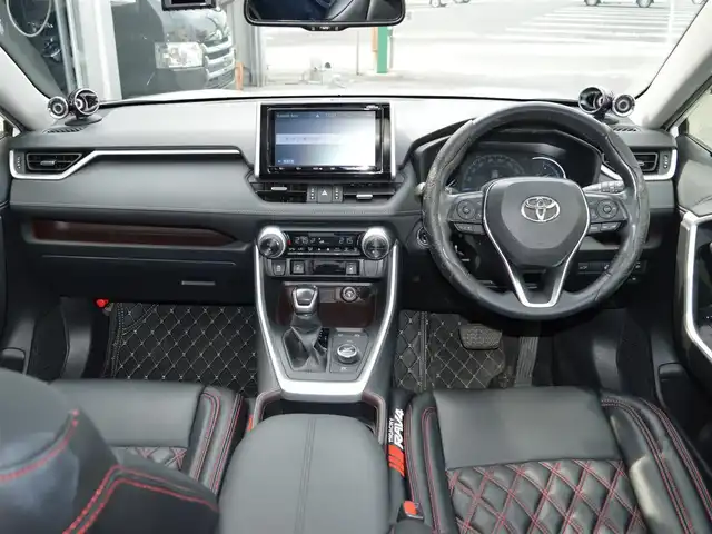 トヨタ ＲＡＶ４ ハイブリットG 栃木県 2020(令2)年 6.9万km ホワイトパールクリスタルシャイン モデリスタエアロ/・フロントスポイラー/・サイドスカート/・リヤスパッツ/モデリスタクールシャインキッド/・フロントグリルガーニッシュ/・ヘッドランプガーニッシュ/・バックドアガーニッシュ/TRD20インチアルミホイール［TRD TF X-Limited］/Toyota Safety Sense/・プリクラッシュセーフティ(歩行者[昼夜]・自転車運転/者[昼]検知機能付衝突回避支援タイプ／ミリ波レーダー＋単眼カメラ方式)/・レーントレーシングアシスト[LTA] /・レーダークルーズコントロール(全車速追従機能付)/・オートマチックハイビーム[AHB] /・ロードサインアシスト[RSA]/先行車発進告知機能[TMN]/インテリジェントクリアランスソナー[パーキングサポートブレーキ(静止物)]/リヤクロストラフィックオートブレーキ [パーキングサポートブレーキ(後方接近車両)]＋ブラインドスポットモニター[BSM]/純正9インチSDナビ［NSZT-Y68T］/・地デジ/・Bluetooth/・DVD/CD/SD/バックカメラ/運転席8ウェイパワーシート/快適温熱シート(運転席・助手席)/合皮シート/ハンズフリーパワーバックドア(挟み込み防止機能・停止位置メモリー機能付)/ETC