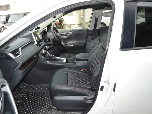 トヨタ ＲＡＶ４ ハイブリットG 栃木県 2020(令2)年 6.9万km ホワイトパールクリスタルシャイン モデリスタエアロ/・フロントスポイラー/・サイドスカート/・リヤスパッツ/モデリスタクールシャインキッド/・フロントグリルガーニッシュ/・ヘッドランプガーニッシュ/・バックドアガーニッシュ/TRD20インチアルミホイール［TRD TF X-Limited］/Toyota Safety Sense/・プリクラッシュセーフティ(歩行者[昼夜]・自転車運転/者[昼]検知機能付衝突回避支援タイプ／ミリ波レーダー＋単眼カメラ方式)/・レーントレーシングアシスト[LTA] /・レーダークルーズコントロール(全車速追従機能付)/・オートマチックハイビーム[AHB] /・ロードサインアシスト[RSA]/先行車発進告知機能[TMN]/インテリジェントクリアランスソナー[パーキングサポートブレーキ(静止物)]/リヤクロストラフィックオートブレーキ [パーキングサポートブレーキ(後方接近車両)]＋ブラインドスポットモニター[BSM]/純正9インチSDナビ［NSZT-Y68T］/・地デジ/・Bluetooth/・DVD/CD/SD/バックカメラ/運転席8ウェイパワーシート/快適温熱シート(運転席・助手席)/合皮シート/ハンズフリーパワーバックドア(挟み込み防止機能・停止位置メモリー機能付)/ETC