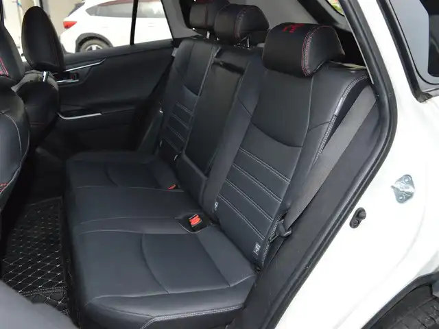 トヨタ ＲＡＶ４ ハイブリットG 栃木県 2020(令2)年 6.9万km ホワイトパールクリスタルシャイン モデリスタエアロ/・フロントスポイラー/・サイドスカート/・リヤスパッツ/モデリスタクールシャインキッド/・フロントグリルガーニッシュ/・ヘッドランプガーニッシュ/・バックドアガーニッシュ/TRD20インチアルミホイール［TRD TF X-Limited］/Toyota Safety Sense/・プリクラッシュセーフティ(歩行者[昼夜]・自転車運転/者[昼]検知機能付衝突回避支援タイプ／ミリ波レーダー＋単眼カメラ方式)/・レーントレーシングアシスト[LTA] /・レーダークルーズコントロール(全車速追従機能付)/・オートマチックハイビーム[AHB] /・ロードサインアシスト[RSA]/先行車発進告知機能[TMN]/インテリジェントクリアランスソナー[パーキングサポートブレーキ(静止物)]/リヤクロストラフィックオートブレーキ [パーキングサポートブレーキ(後方接近車両)]＋ブラインドスポットモニター[BSM]/純正9インチSDナビ［NSZT-Y68T］/・地デジ/・Bluetooth/・DVD/CD/SD/バックカメラ/運転席8ウェイパワーシート/快適温熱シート(運転席・助手席)/合皮シート/ハンズフリーパワーバックドア(挟み込み防止機能・停止位置メモリー機能付)/ETC