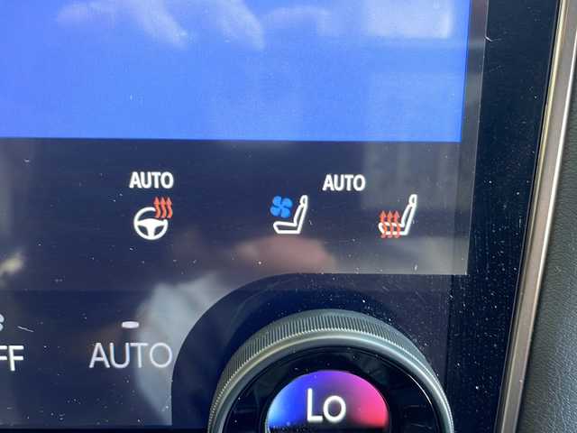 トヨタ アルファードハイブリット Z 愛知県 2024(令6)年 1.6万km プラチナホワイトパールマイカ 衝突軽減システム/純正14型ディズプレイオーディオ　ナビあり/フリップダウンモニター/三眼LEDヘッドライト/全方位カメラ/両側パワースライドドア/レーダークルーズコントロール/シートヒーター/エアシート/フルセグ/Bluetooth/バックカメラ/電動リアゲート/パワーシート/コーナーセンサー/純正アルミホイール/ETC2.0/ブラインドスポットモニター/ステアリングヒーター/リアオートエアコン/置くだけ充電機/ドライブレコーダー/ステアリングスイッチ/スマートキー/プッシュスタート