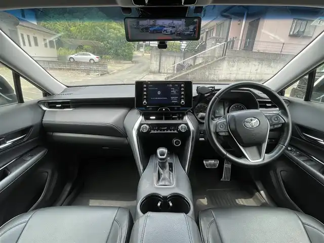 トヨタ ハリアー S 熊本県 2021(令3)年 2.8万km ホワイトパールクリスタルシャイン モデリスタエアロ/ナビ機能付きディスプレイオーディオ/【フルセグTV/BT/AM/FM/USB/AUX】/バックカメラ/トヨタセーフティセンス/・プリクラッシュセーフティ/・レーントレーシングアシスト/・クリアランスソナー/・パーキングサポートブレーキ/・ロードサインアシスト/・オートマチックハイビーム/レーダークルーズコントロール/純正18インチAW/革調シートカバー/オートホールド/前後ドライブレコーダー/ＬＥＤヘッドライト/オートライト/ヘッドライトレベライザー/ビルトインＥＴＣ/革巻きステアリング/ステアリングリモコン/社外フロアマット/取扱説明書/保証書