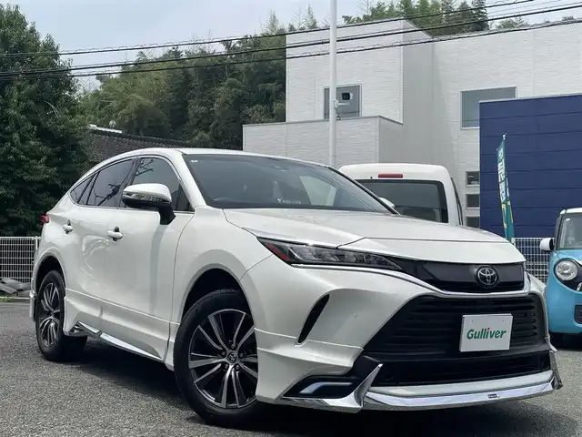 トヨタ ハリアー S 熊本県 2021(令3)年 2.8万km ホワイトパールクリスタルシャイン モデリスタエアロ/ナビ機能付きディスプレイオーディオ/【フルセグTV/BT/AM/FM/USB/AUX】/バックカメラ/トヨタセーフティセンス/・プリクラッシュセーフティ/・レーントレーシングアシスト/・クリアランスソナー/・パーキングサポートブレーキ/・ロードサインアシスト/・オートマチックハイビーム/レーダークルーズコントロール/純正18インチAW/革調シートカバー/オートホールド/前後ドライブレコーダー/ＬＥＤヘッドライト/オートライト/ヘッドライトレベライザー/ビルトインＥＴＣ/革巻きステアリング/ステアリングリモコン/社外フロアマット/取扱説明書/保証書