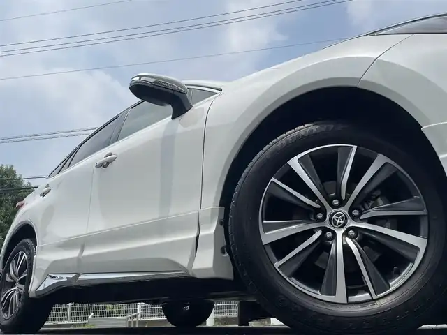 トヨタ ハリアー S 熊本県 2021(令3)年 2.8万km ホワイトパールクリスタルシャイン モデリスタエアロ/ナビ機能付きディスプレイオーディオ/【フルセグTV/BT/AM/FM/USB/AUX】/バックカメラ/トヨタセーフティセンス/・プリクラッシュセーフティ/・レーントレーシングアシスト/・クリアランスソナー/・パーキングサポートブレーキ/・ロードサインアシスト/・オートマチックハイビーム/レーダークルーズコントロール/純正18インチAW/革調シートカバー/オートホールド/前後ドライブレコーダー/ＬＥＤヘッドライト/オートライト/ヘッドライトレベライザー/ビルトインＥＴＣ/革巻きステアリング/ステアリングリモコン/社外フロアマット/取扱説明書/保証書