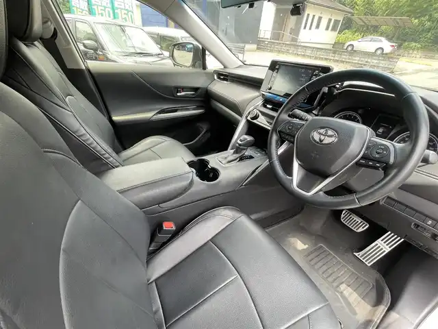 トヨタ ハリアー S 熊本県 2021(令3)年 2.8万km ホワイトパールクリスタルシャイン モデリスタエアロ/ナビ機能付きディスプレイオーディオ/【フルセグTV/BT/AM/FM/USB/AUX】/バックカメラ/トヨタセーフティセンス/・プリクラッシュセーフティ/・レーントレーシングアシスト/・クリアランスソナー/・パーキングサポートブレーキ/・ロードサインアシスト/・オートマチックハイビーム/レーダークルーズコントロール/純正18インチAW/革調シートカバー/オートホールド/前後ドライブレコーダー/ＬＥＤヘッドライト/オートライト/ヘッドライトレベライザー/ビルトインＥＴＣ/革巻きステアリング/ステアリングリモコン/社外フロアマット/取扱説明書/保証書