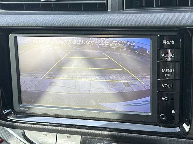 トヨタ アクア S 静岡県 2015(平27)年 8.9万km ディープアメジストマイカメタリック 純正ナビ/・AM/・FM/・CD/・ワンセグTV/・Bluetooth/・AUX/主要装備/・ＥＴＣ/・前後ドライブレコーダー/・バックカメラ/・ステアリングスイッチ/・純正フロアマット/・純正ホイールキャップ/・内装色ブリリアントレッド/・ファブリックシート表皮/・オートエアコン/・横滑り防止装置/・スマートキー/・プッシュスタート/・ＥＶモード/・車両接近警報装置