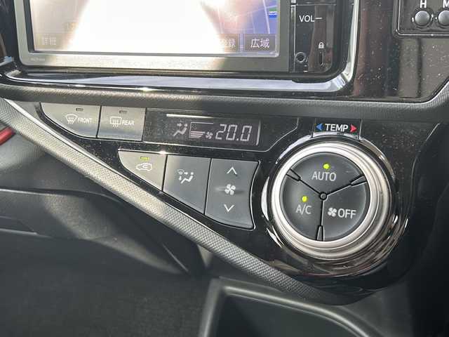 トヨタ アクア S 静岡県 2015(平27)年 8.9万km ディープアメジストマイカメタリック 純正ナビ/・AM/・FM/・CD/・ワンセグTV/・Bluetooth/・AUX/主要装備/・ＥＴＣ/・前後ドライブレコーダー/・バックカメラ/・ステアリングスイッチ/・純正フロアマット/・純正ホイールキャップ/・内装色ブリリアントレッド/・ファブリックシート表皮/・オートエアコン/・横滑り防止装置/・スマートキー/・プッシュスタート/・ＥＶモード/・車両接近警報装置