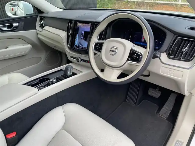 ボルボ ボルボ ＸＣ６０ プラス B5 福岡県 2022(令4)年 4.5万km クリスタルホワイトP ワンオーナー/白革シート/記録簿/スペアキー/禁煙車/前後ドラレコ/Ｇｏｏｇｌｅ/前後シートヒーター/ワイヤレススマホチャージ/メタルメッシュアルミニウムパネル/３６０°カメラ/パワーテールゲート/純正１８インチＡＷ