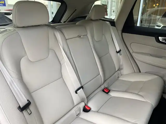 ボルボ ボルボ ＸＣ６０ プラス B5 福岡県 2022(令4)年 4.5万km クリスタルホワイトP ワンオーナー/白革シート/記録簿/スペアキー/禁煙車/前後ドラレコ/Ｇｏｏｇｌｅ/前後シートヒーター/ワイヤレススマホチャージ/メタルメッシュアルミニウムパネル/３６０°カメラ/パワーテールゲート/純正１８インチＡＷ