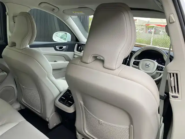 ボルボ ボルボ ＸＣ６０ プラス B5 福岡県 2022(令4)年 4.5万km クリスタルホワイトP ワンオーナー/白革シート/記録簿/スペアキー/禁煙車/前後ドラレコ/Ｇｏｏｇｌｅ/前後シートヒーター/ワイヤレススマホチャージ/メタルメッシュアルミニウムパネル/３６０°カメラ/パワーテールゲート/純正１８インチＡＷ