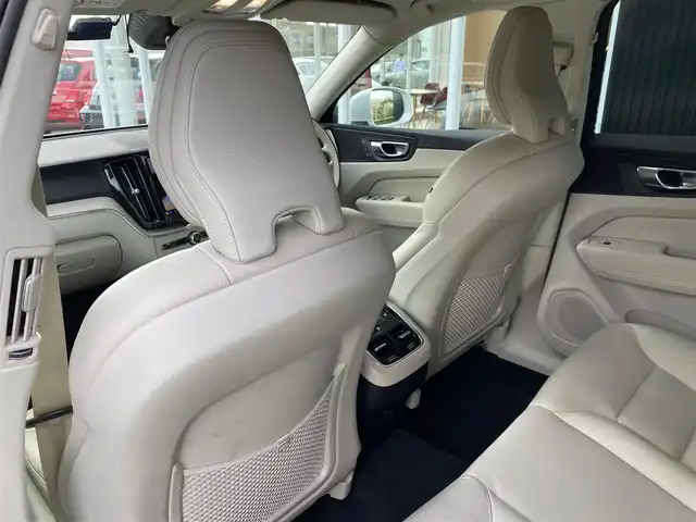 ボルボ ボルボ ＸＣ６０ プラス B5 福岡県 2022(令4)年 4.5万km クリスタルホワイトP ワンオーナー/白革シート/記録簿/スペアキー/禁煙車/前後ドラレコ/Ｇｏｏｇｌｅ/前後シートヒーター/ワイヤレススマホチャージ/メタルメッシュアルミニウムパネル/３６０°カメラ/パワーテールゲート/純正１８インチＡＷ