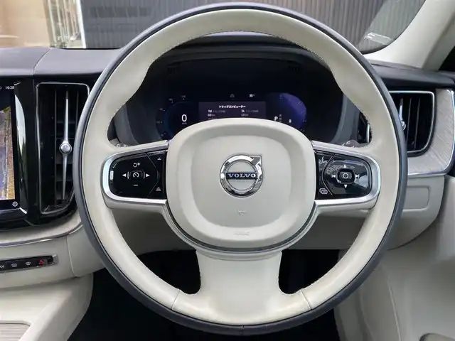 ボルボ ボルボ ＸＣ６０ プラス B5 福岡県 2022(令4)年 4.5万km クリスタルホワイトP ワンオーナー/白革シート/記録簿/スペアキー/禁煙車/前後ドラレコ/Ｇｏｏｇｌｅ/前後シートヒーター/ワイヤレススマホチャージ/メタルメッシュアルミニウムパネル/３６０°カメラ/パワーテールゲート/純正１８インチＡＷ