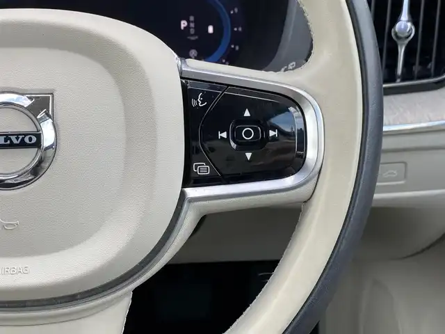 ボルボ ボルボ ＸＣ６０ プラス B5 福岡県 2022(令4)年 4.5万km クリスタルホワイトP ワンオーナー/白革シート/記録簿/スペアキー/禁煙車/前後ドラレコ/Ｇｏｏｇｌｅ/前後シートヒーター/ワイヤレススマホチャージ/メタルメッシュアルミニウムパネル/３６０°カメラ/パワーテールゲート/純正１８インチＡＷ