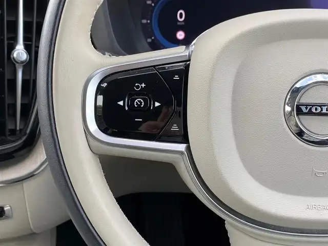 ボルボ ボルボ ＸＣ６０ プラス B5 福岡県 2022(令4)年 4.5万km クリスタルホワイトP ワンオーナー/白革シート/記録簿/スペアキー/禁煙車/前後ドラレコ/Ｇｏｏｇｌｅ/前後シートヒーター/ワイヤレススマホチャージ/メタルメッシュアルミニウムパネル/３６０°カメラ/パワーテールゲート/純正１８インチＡＷ