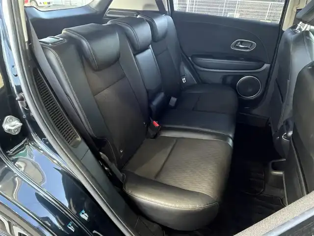 ホンダ ヴェゼル ハイブリッド Z ホンダセンシング 愛知県 2019(令1)年 16.6万km ミッドナイトブルービームM /ワンオーナー//禁煙車//純正ナビ・フルセグTV//Bluetooth・CD・DVD・AM・FM//スマートキー×２//保証書・取説//LEDフォグライト//カラードボディーロアーガーニッシュ//全ドアワンタッチ式パワーウインドウ//コンビシート＆専用インテリア//ラゲッジルームハードボード//運転席＆助手席シートヒーター//ルーフレール（FF）//パフォーマンスダンパー(R)//リバース連動ドアミラー（助手席側）//本革巻ステアリングホイール（スムースレザー）//雨滴検知式フロントワイパー//プラチナクロームメッキ加飾//17インチアルミホイール（スポーツタイプ）//エキパイフィニッシャー//自動防眩ルームミラー//前席用i-サイドエアバッグシステム＋サイドカーテンエアバッグシステム〈前席/後席対応〉//Honda SENSING//LEDヘッドライト〈インラインタイプ〉//左右独立温度コントロール式フルオート//エアコンディショナー//リアクティブフォースペダル//ハイブリッド専用デザインメーター//ナビ装着用スペシャルパッケージ＋ETC車載器//電子制御パーキングブレーキ//オートブレーキホールド機能