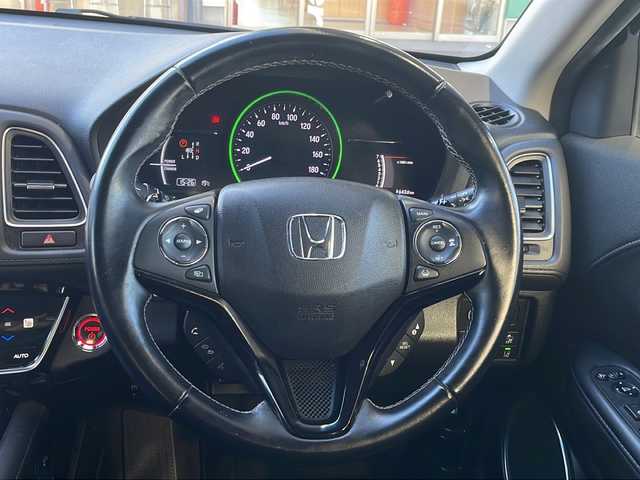 ホンダ ヴェゼル ハイブリッド Z ホンダセンシング 愛知県 2019(令1)年 16.6万km ミッドナイトブルービームM /ワンオーナー//禁煙車//純正ナビ・フルセグTV//Bluetooth・CD・DVD・AM・FM//スマートキー×２//保証書・取説//LEDフォグライト//カラードボディーロアーガーニッシュ//全ドアワンタッチ式パワーウインドウ//コンビシート＆専用インテリア//ラゲッジルームハードボード//運転席＆助手席シートヒーター//ルーフレール（FF）//パフォーマンスダンパー(R)//リバース連動ドアミラー（助手席側）//本革巻ステアリングホイール（スムースレザー）//雨滴検知式フロントワイパー//プラチナクロームメッキ加飾//17インチアルミホイール（スポーツタイプ）//エキパイフィニッシャー//自動防眩ルームミラー//前席用i-サイドエアバッグシステム＋サイドカーテンエアバッグシステム〈前席/後席対応〉//Honda SENSING//LEDヘッドライト〈インラインタイプ〉//左右独立温度コントロール式フルオート//エアコンディショナー//リアクティブフォースペダル//ハイブリッド専用デザインメーター//ナビ装着用スペシャルパッケージ＋ETC車載器//電子制御パーキングブレーキ//オートブレーキホールド機能