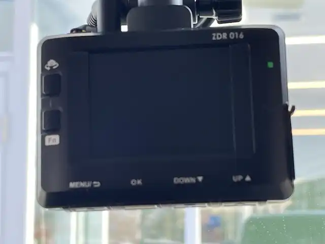 トヨタ ルーミー カスタムG 道央・札幌 2022(令4)年 0.7万km ブラックマイカメタリック ・４WD/・ワンオーナー/・寒冷地仕様/・衝突被害軽減システム/・社外メモリナビ/BＴ・ＵＳＢ・ＤＶＤ・ＣＤ・ＳＤ・ラジオ・ＨＤＭＩ/・両側パワースライドドア/・バックカメラ/・社外フリップダウンモニター/・積込み夏タイヤ/・レーダークルーズ/・コーナーセンサー/・純正エンジンスターター/・ビルトインETC/・前後ドライブレコーダー/・置くだけ充電/・シートヒーター/・フォグランプ/・保障書/・取扱説明書