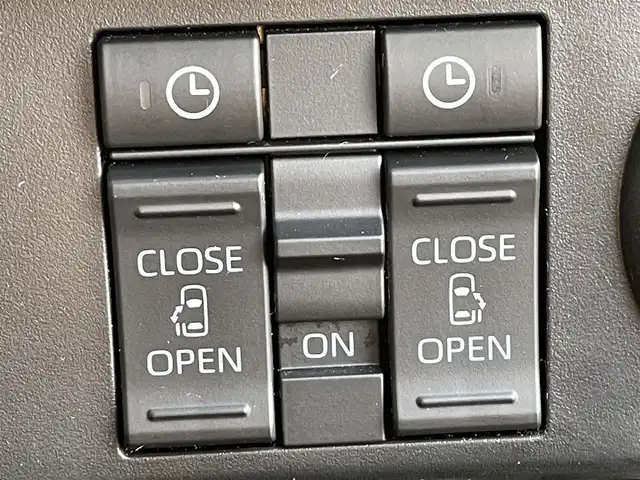 トヨタ ルーミー カスタムG 道央・札幌 2022(令4)年 0.7万km ブラックマイカメタリック ・４WD/・ワンオーナー/・寒冷地仕様/・衝突被害軽減システム/・社外メモリナビ/BＴ・ＵＳＢ・ＤＶＤ・ＣＤ・ＳＤ・ラジオ・ＨＤＭＩ/・両側パワースライドドア/・バックカメラ/・社外フリップダウンモニター/・積込み夏タイヤ/・レーダークルーズ/・コーナーセンサー/・純正エンジンスターター/・ビルトインETC/・前後ドライブレコーダー/・置くだけ充電/・シートヒーター/・フォグランプ/・保障書/・取扱説明書