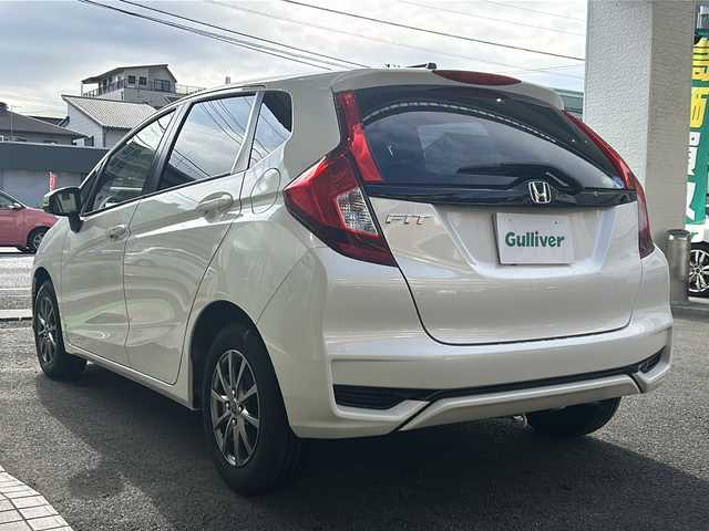 ホンダ フィット 13G F 高知県 2017(平29)年 3.7万km プレミアムホワイトパールⅡ 社外７インチナビ/（フルセグＴＶ／Ｂｌｕｅｔｏｏｔｈオーディオ／ＣＤ・ＤＶＤ）/ＥＴＣ/ＬＥＤヘッドライト/オートライト/純正フロアマット/社外アルミホイール/スマートキー/スペアキー