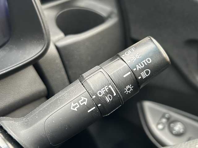 ホンダ フィット 13G F 高知県 2017(平29)年 3.7万km プレミアムホワイトパールⅡ 社外７インチナビ/（フルセグＴＶ／Ｂｌｕｅｔｏｏｔｈオーディオ／ＣＤ・ＤＶＤ）/ＥＴＣ/ＬＥＤヘッドライト/オートライト/純正フロアマット/社外アルミホイール/スマートキー/スペアキー