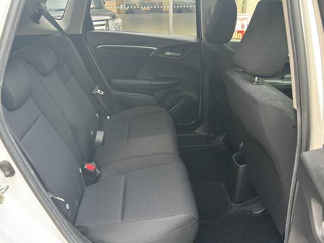 ホンダ フィット 13G F 高知県 2017(平29)年 3.7万km プレミアムホワイトパールⅡ 社外７インチナビ/（フルセグＴＶ／Ｂｌｕｅｔｏｏｔｈオーディオ／ＣＤ・ＤＶＤ）/ＥＴＣ/ＬＥＤヘッドライト/オートライト/純正フロアマット/社外アルミホイール/スマートキー/スペアキー