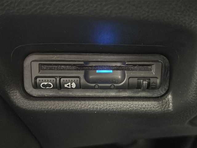 ホンダ フィット 13G F 高知県 2017(平29)年 3.7万km プレミアムホワイトパールⅡ 社外７インチナビ/（フルセグＴＶ／Ｂｌｕｅｔｏｏｔｈオーディオ／ＣＤ・ＤＶＤ）/ＥＴＣ/ＬＥＤヘッドライト/オートライト/純正フロアマット/社外アルミホイール/スマートキー/スペアキー