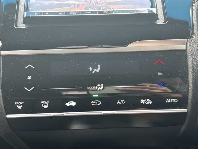 ホンダ フィット 13G F 高知県 2017(平29)年 3.7万km プレミアムホワイトパールⅡ 社外７インチナビ/（フルセグＴＶ／Ｂｌｕｅｔｏｏｔｈオーディオ／ＣＤ・ＤＶＤ）/ＥＴＣ/ＬＥＤヘッドライト/オートライト/純正フロアマット/社外アルミホイール/スマートキー/スペアキー