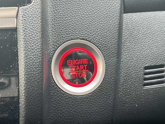 ホンダ フィット 13G F 高知県 2017(平29)年 3.7万km プレミアムホワイトパールⅡ 社外７インチナビ/（フルセグＴＶ／Ｂｌｕｅｔｏｏｔｈオーディオ／ＣＤ・ＤＶＤ）/ＥＴＣ/ＬＥＤヘッドライト/オートライト/純正フロアマット/社外アルミホイール/スマートキー/スペアキー