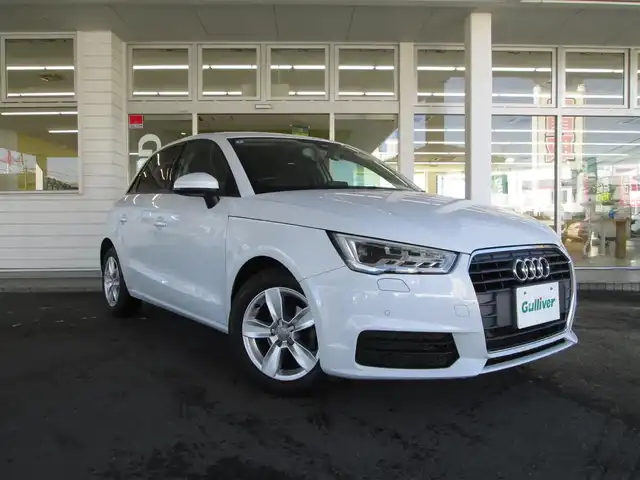 アウディ Ａ１ SB 1．0TFSI 千葉県 2016(平28)年 4.2万km 白 純正HDDナビ、ワンセグTV/純正オーディオ【DVD/CD/BT/SD】/HIDヘッドライト/アイドリングストップ/横滑り防止装置/ナビ連動ステアリングスイッチ/前後コーナーセンサー/前後ドライブレコーダー/ETC/スペアキー/取扱説明書/整備記録簿(H29/30/31/R2/3/4/5/7)