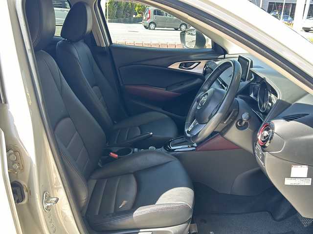マツダ ＣＸ－３ XD ツーリング 静岡県 2015(平27)年 5.3万km セラミックM 純正ナビ/・FM/AM/・aha/・Stitcher/・Bluetooth/・USB/・CD/・DVD/・AUX/・TV/主要装備/・バックカメラ/・レーダークルコン/・ＭＴモード付ＡＴ/・アイドリングストップ/・ブラインドスポットモニター/・車線逸脱警報/・ヘッドアップディスプレイ/・ＥＴＣ/・サイドカーテンエアバッグ/・ＬＥＤヘッドライト