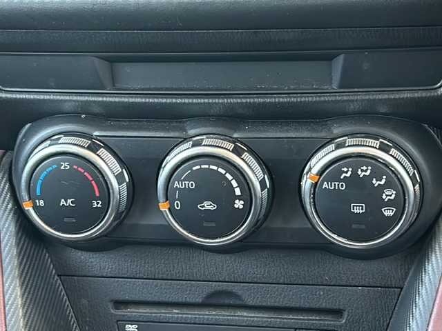 マツダ ＣＸ－３ XD ツーリング 静岡県 2015(平27)年 5.3万km セラミックM 純正ナビ/・FM/AM/・aha/・Stitcher/・Bluetooth/・USB/・CD/・DVD/・AUX/・TV/主要装備/・バックカメラ/・レーダークルコン/・ＭＴモード付ＡＴ/・アイドリングストップ/・ブラインドスポットモニター/・車線逸脱警報/・ヘッドアップディスプレイ/・ＥＴＣ/・サイドカーテンエアバッグ/・ＬＥＤヘッドライト