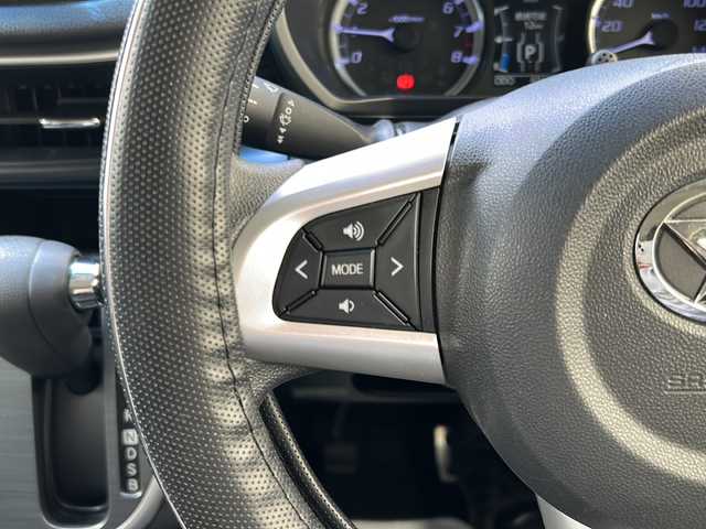 ダイハツ ムーヴ カスタム X 兵庫県 2015(平27)年 6.1万km ブラックマイカメタリック 純正ディーラーSDナビ/　Bluetooth/UB/CD/AM/FM/IPod/フルセグTV（走行中視聴可）/ETC/ベンチシート/アンチロック・ブレーキ・システム/横滑り防止装置/盗難防止装置/アイドリングストップ/パワーステアリング/パワーウィンドウ/LEDヘッドライト/オートライト/プッシュスタート/エアバッグ（W）/スペアキー（１本）/保証書/取扱説明書