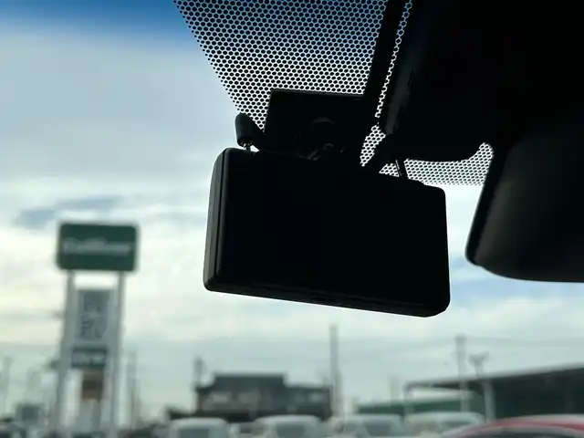 トヨタ ハリアー ハイブリッド プログレス メタル&レザーP 千葉県 2020(令2)年 3.4万km ホワイトパールクリスタルシャイン JBLプレミアムサウンド/黒革シート/パノラミックビューカメラ/純正ナビ/・CD/DVD/MSV/Blu-ray/Bluetooth/フルセグ/トヨタセーフティーセンス/・プリクラッシュセーフティー/・レーンディパーチャーアラート/・インテリジェントクリアランスソナー/・オートマチックハイビーム/・アダプティブクルーズコントロール/前席パワーシート/前席シートヒーター/前席シートベンチレーション/パワーバックドア/スマートキー/前後コーナーセンサー/ウッドコンビステアリング/純正LEDヘッドライト/フォグランプ/純正18インチアルミホイール/純正前後ドライブレコーダー【TZ-D205W】/ビルトインETC2.0/ドアバイザー/サイド＆カーテンエアバッグ