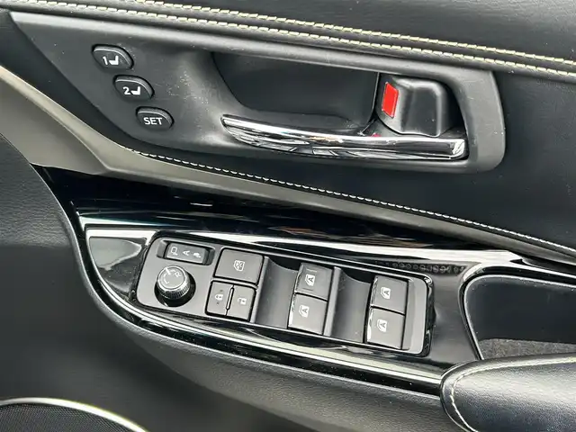 トヨタ ハリアー ハイブリッド プログレス メタル&レザーP 千葉県 2020(令2)年 3.4万km ホワイトパールクリスタルシャイン JBLプレミアムサウンド/黒革シート/パノラミックビューカメラ/純正ナビ/・CD/DVD/MSV/Blu-ray/Bluetooth/フルセグ/トヨタセーフティーセンス/・プリクラッシュセーフティー/・レーンディパーチャーアラート/・インテリジェントクリアランスソナー/・オートマチックハイビーム/・アダプティブクルーズコントロール/前席パワーシート/前席シートヒーター/前席シートベンチレーション/パワーバックドア/スマートキー/前後コーナーセンサー/ウッドコンビステアリング/純正LEDヘッドライト/フォグランプ/純正18インチアルミホイール/純正前後ドライブレコーダー【TZ-D205W】/ビルトインETC2.0/ドアバイザー/サイド＆カーテンエアバッグ