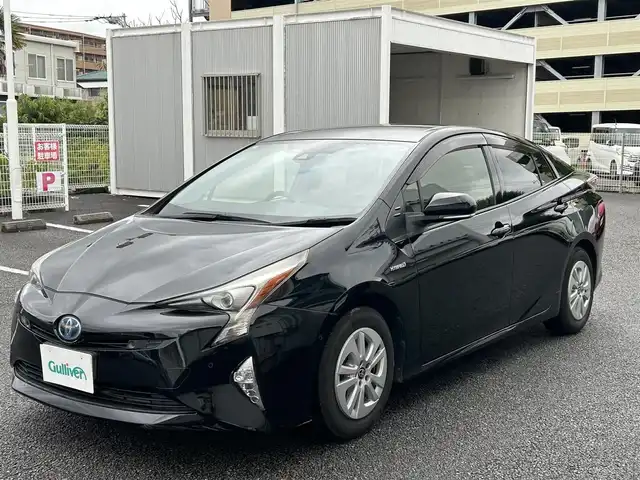トヨタ プリウス Sセーフティプラス 静岡県 2017(平29)年 8.7万km アティチュードブラックマイカ ユーザー買取車両/純正SDナビ（DSZT-YC4T）/[FM/AM/BT/CD/地デジTV]/純正LEDライト/純正15インチAW/クルーズコントロール/エンジンスタートボタン/ETC/バックカメラ/純正フロアマット/横滑り防止装置/レーンアシスト/コーナーセンサー/ドライブレコーダー（KP201930）/衝撃被害軽減システム/スマートキー