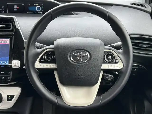 トヨタ プリウス Sセーフティプラス 静岡県 2017(平29)年 8.7万km アティチュードブラックマイカ ユーザー買取車両/純正SDナビ（DSZT-YC4T）/[FM/AM/BT/CD/地デジTV]/純正LEDライト/純正15インチAW/クルーズコントロール/エンジンスタートボタン/ETC/バックカメラ/純正フロアマット/横滑り防止装置/レーンアシスト/コーナーセンサー/ドライブレコーダー（KP201930）/衝撃被害軽減システム/スマートキー