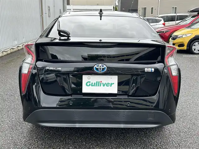 トヨタ プリウス Sセーフティプラス 静岡県 2017(平29)年 8.7万km アティチュードブラックマイカ ユーザー買取車両/純正SDナビ（DSZT-YC4T）/[FM/AM/BT/CD/地デジTV]/純正LEDライト/純正15インチAW/クルーズコントロール/エンジンスタートボタン/ETC/バックカメラ/純正フロアマット/横滑り防止装置/レーンアシスト/コーナーセンサー/ドライブレコーダー（KP201930）/衝撃被害軽減システム/スマートキー