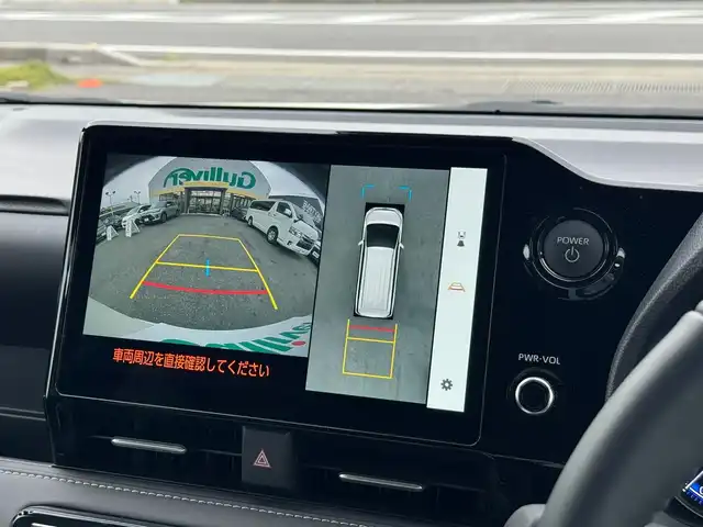 トヨタ ノア ハイブリッド S－Z 滋賀県 2025(令7)年 0.8万km ホワイトパールクリスタルシャイン ワンオーナー/純正10.5インチディスプレイオーディオPLUS/　コネクティッドナビ対応/　フルセグ Bluetooth CD DVD AM FM/CD・DVDデッキ/パノラミックビューモニター（シースルービュー）/トヨタチームメイト/プロジェクター式LEDヘッドランプ/快適利便パッケージHI/ハンズフリーデュアルパワースライドドア/パワーバックドア/ナノイーX/ステアリンヒーター/キャプテンシート/Toyota Safety Sense /プリクラッシュセーフティー/レーントレーシングアシスト/レーンディパーチャーアラート/レーダークルーズコントロール/ロードサインアシスト/オートマチックハイビーム/ドライバー異常時対応システム/プロアクティブドライビングアシスト/発進遅れ告知機能/パーキングブレーキサポート/クリアランスソナー /AC100V/TZドライブレコーダー前後/ETC2.0/純正17インチアルミ/純正ドアバイザー/スマートキー×2/プッシュスタート/