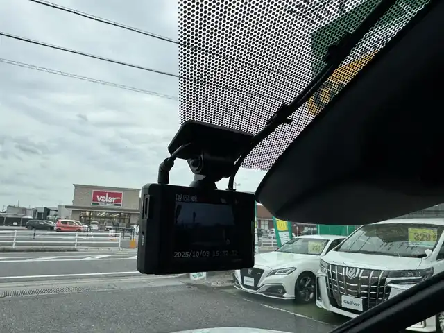 トヨタ ノア ハイブリッド S－Z 滋賀県 2025(令7)年 0.8万km ホワイトパールクリスタルシャイン ワンオーナー/純正10.5インチディスプレイオーディオPLUS/　コネクティッドナビ対応/　フルセグ Bluetooth CD DVD AM FM/CD・DVDデッキ/パノラミックビューモニター（シースルービュー）/トヨタチームメイト/プロジェクター式LEDヘッドランプ/快適利便パッケージHI/ハンズフリーデュアルパワースライドドア/パワーバックドア/ナノイーX/ステアリンヒーター/キャプテンシート/Toyota Safety Sense /プリクラッシュセーフティー/レーントレーシングアシスト/レーンディパーチャーアラート/レーダークルーズコントロール/ロードサインアシスト/オートマチックハイビーム/ドライバー異常時対応システム/プロアクティブドライビングアシスト/発進遅れ告知機能/パーキングブレーキサポート/クリアランスソナー /AC100V/TZドライブレコーダー前後/ETC2.0/純正17インチアルミ/純正ドアバイザー/スマートキー×2/プッシュスタート/
