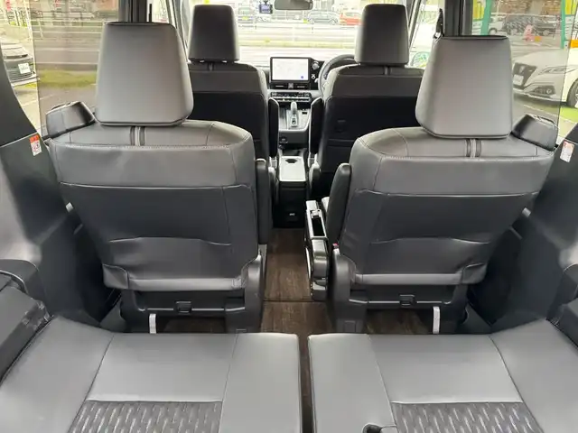 トヨタ ノア ハイブリッド S－Z 滋賀県 2025(令7)年 0.8万km ホワイトパールクリスタルシャイン ワンオーナー/純正10.5インチディスプレイオーディオPLUS/　コネクティッドナビ対応/　フルセグ Bluetooth CD DVD AM FM/CD・DVDデッキ/パノラミックビューモニター（シースルービュー）/トヨタチームメイト/プロジェクター式LEDヘッドランプ/快適利便パッケージHI/ハンズフリーデュアルパワースライドドア/パワーバックドア/ナノイーX/ステアリンヒーター/キャプテンシート/Toyota Safety Sense /プリクラッシュセーフティー/レーントレーシングアシスト/レーンディパーチャーアラート/レーダークルーズコントロール/ロードサインアシスト/オートマチックハイビーム/ドライバー異常時対応システム/プロアクティブドライビングアシスト/発進遅れ告知機能/パーキングブレーキサポート/クリアランスソナー /AC100V/TZドライブレコーダー前後/ETC2.0/純正17インチアルミ/純正ドアバイザー/スマートキー×2/プッシュスタート/